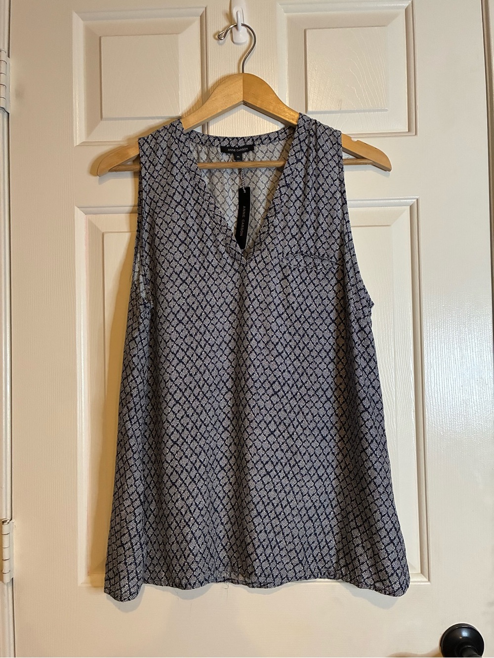 Anne Carson Navy and White Printed V-Neck Sleeveless Camisole